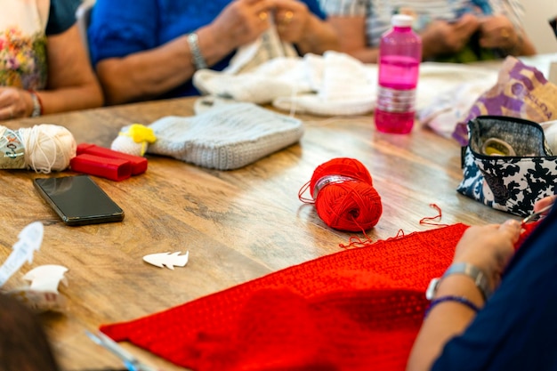 Skupina na workshope vyšívania